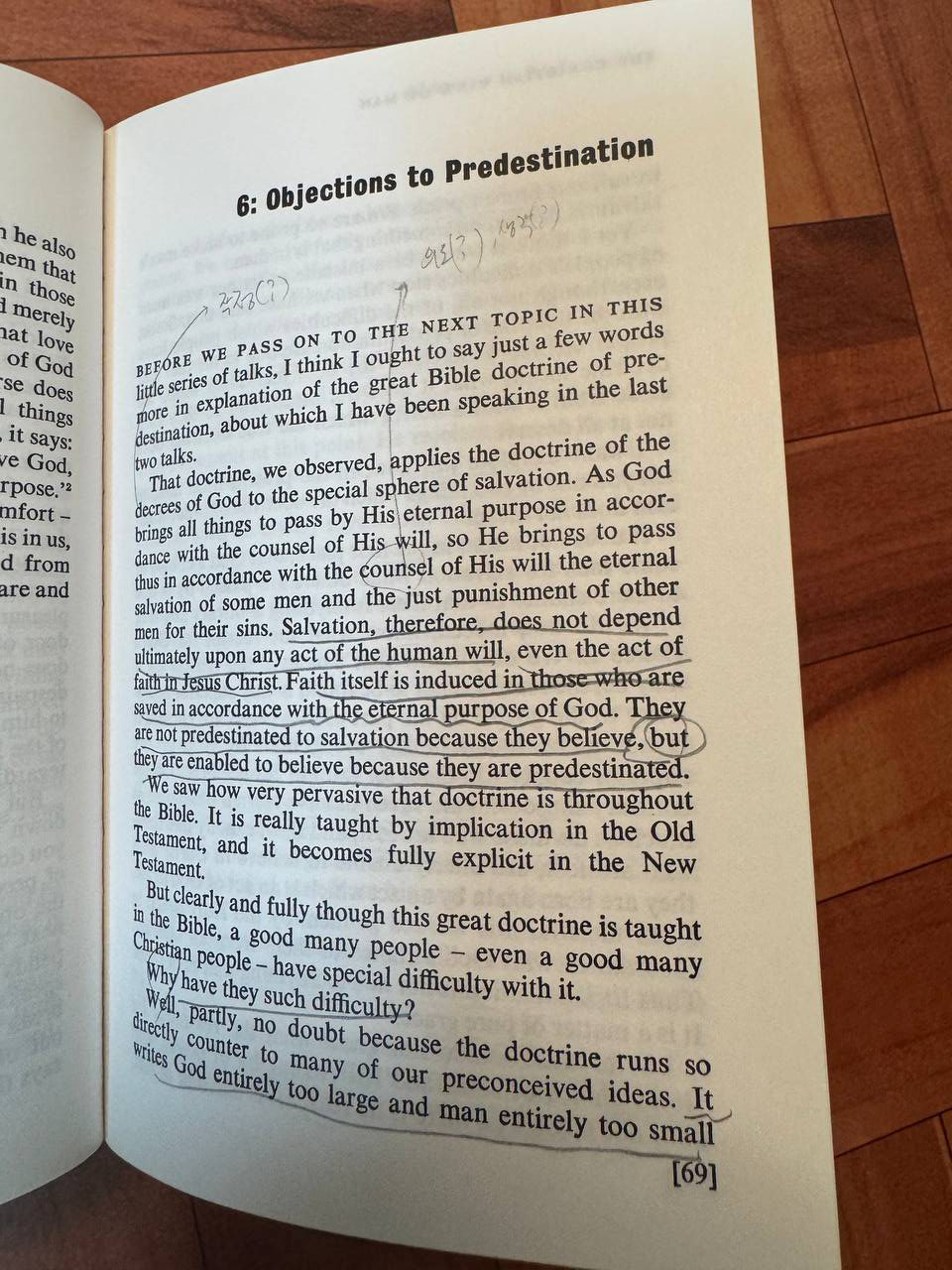 『The Christian View of Man』69ページ「6: Objections to Predestination」の冒頭。「They are not predestinated to salvation because they believe, but they are enabled to believe because they are predestinated」の文に下線と丸印、余白には韓国語の書き込みがある