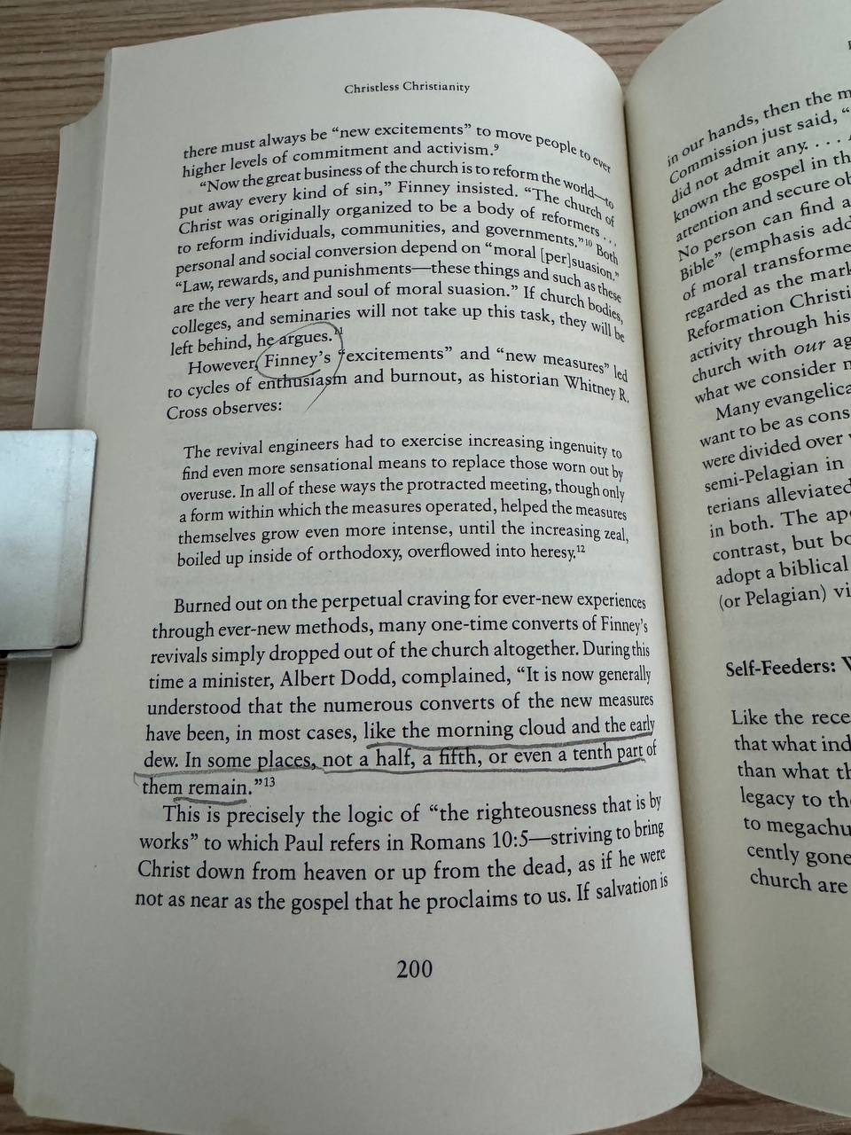 『Christless Christianity』200ページ。フィニーのリバイバル手法とその燃え尽きを論じた段落。「朝の雲、すぐ消える露のようだ」という箇所に線が引かれている