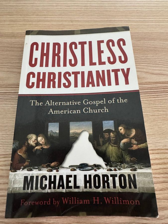 マイケル・ホートン『Christless Christianity』のペーパーバック表紙。最後の晩餐の絵が使われているが、中央のキリストの姿だけが白く塗りつぶされている