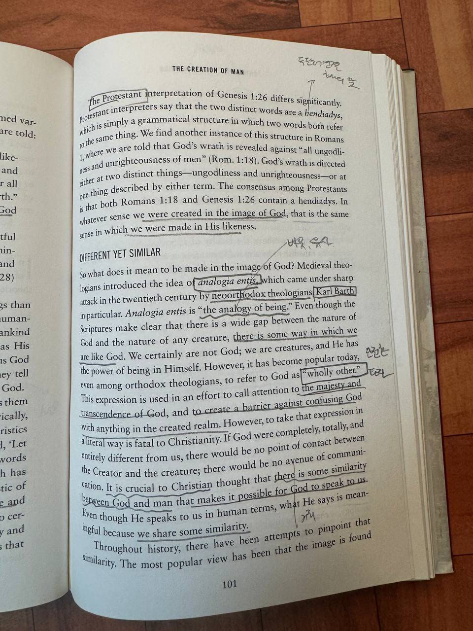 『Everyone’s a Theologian』101ページ、人間の創造の章。analogia entis やカール・バルト、「wholly other」に囲み線と韓国語の書き込みが入っている