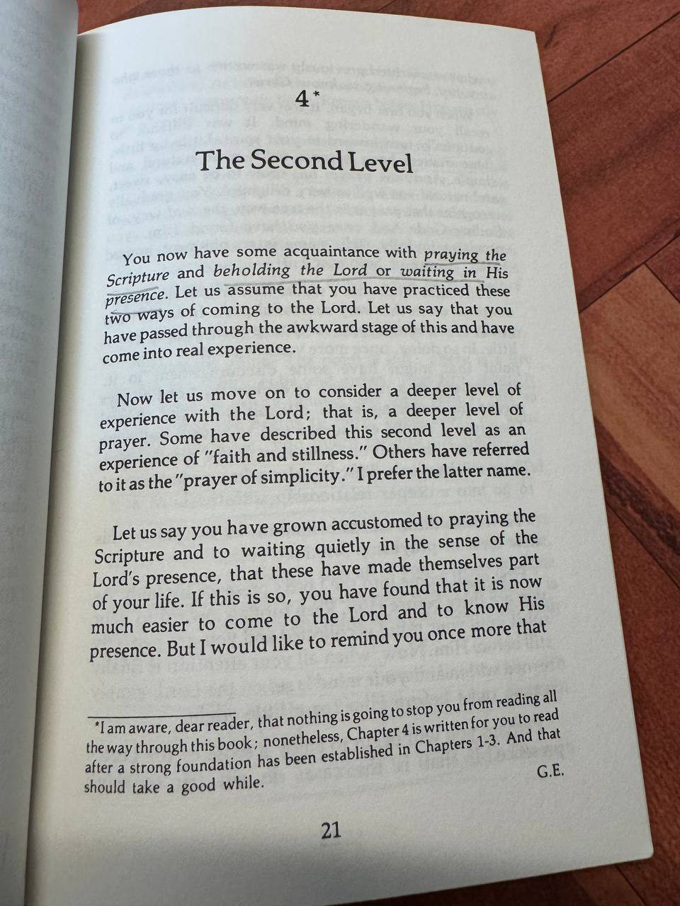 第4章「The Second Level」のページ。冒頭の「praying the Scripture」「beholding the Lord」「waiting in His presence」に線があり、脚注に「Chapter 4 is written for you to read after a strong foundation has been established in Chapters 1-3. And that should take a good while.」とある