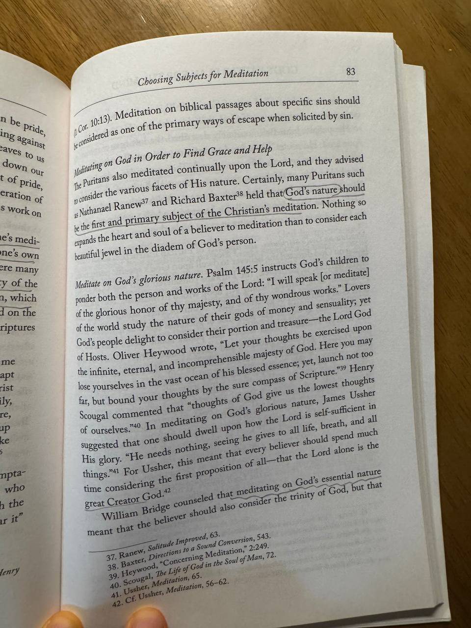 本文83ページ、「Choosing Subjects for Meditation」の章。神の栄光あるご性質を黙想することについて書かれており、「God’s nature should be the first and primary subject of the Christian’s meditation」に手書きの線が引かれている