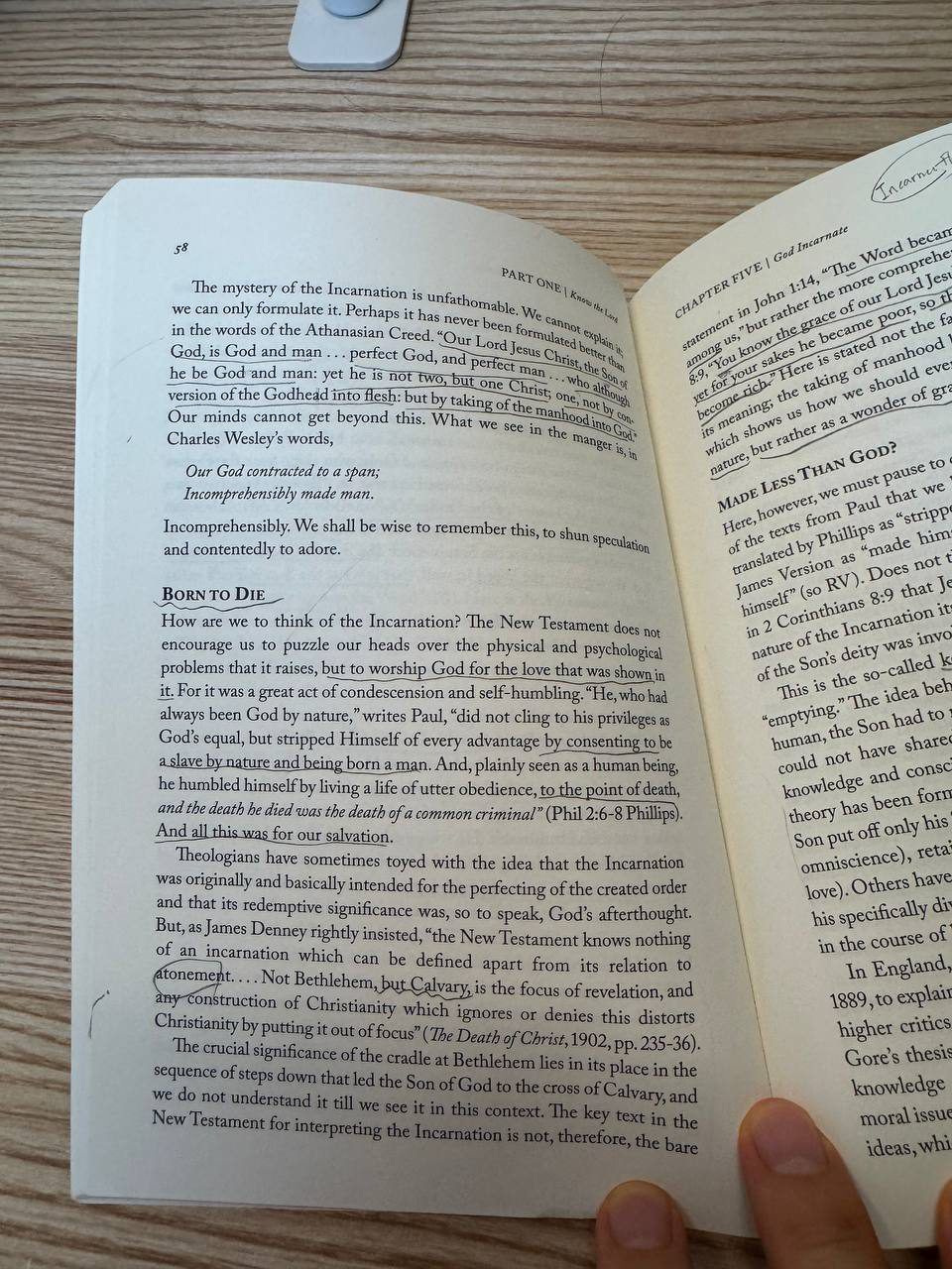 『Knowing God』p.58。アタナシオス信条とウェスレーの詩句が引かれたページ