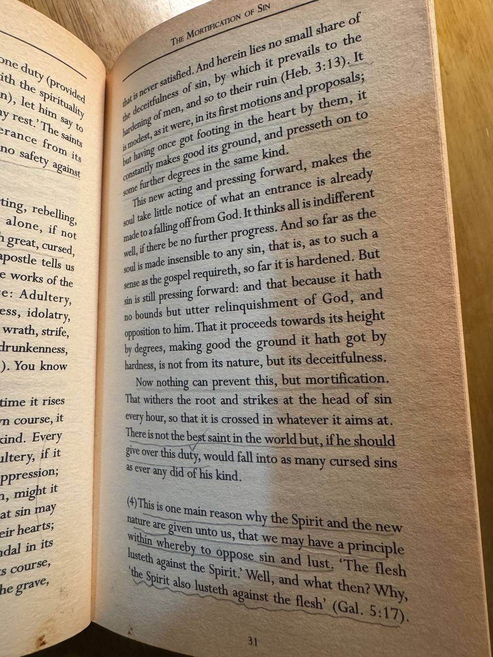 開かれた本の31ページ。「Now nothing can prevent this, but mortification. That withers the root and strikes at the head of sin every hour」という段落と、「(4) This is one main reason why the Spirit and the new nature are given unto us」の箇所に鉛筆で線が引かれている