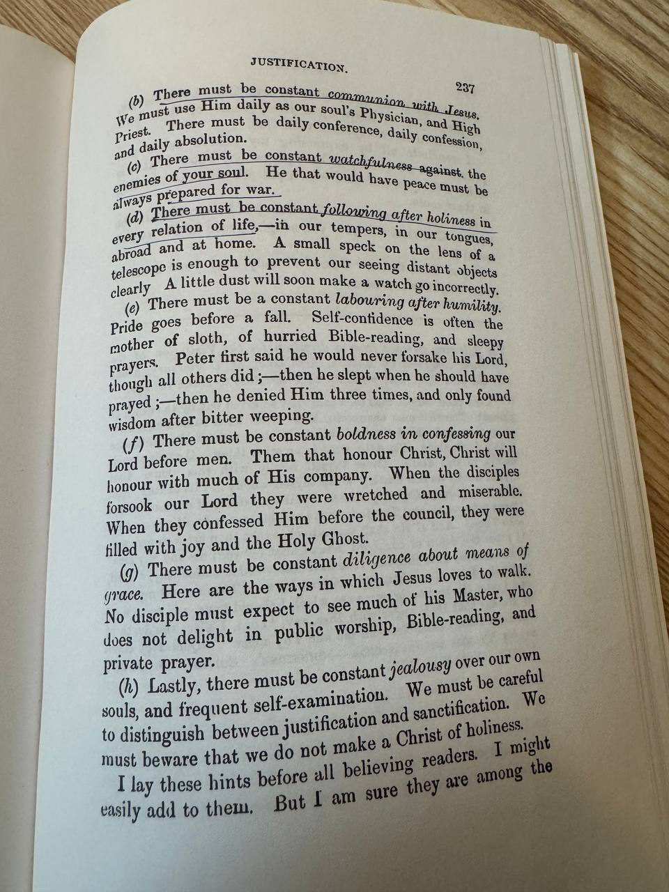 『Old Paths』237ページ「JUSTIFICATION」。(b) constant communion with Jesus、(c) constant watchfulness、(d) constant following after holiness の各項目に下線が引かれている
