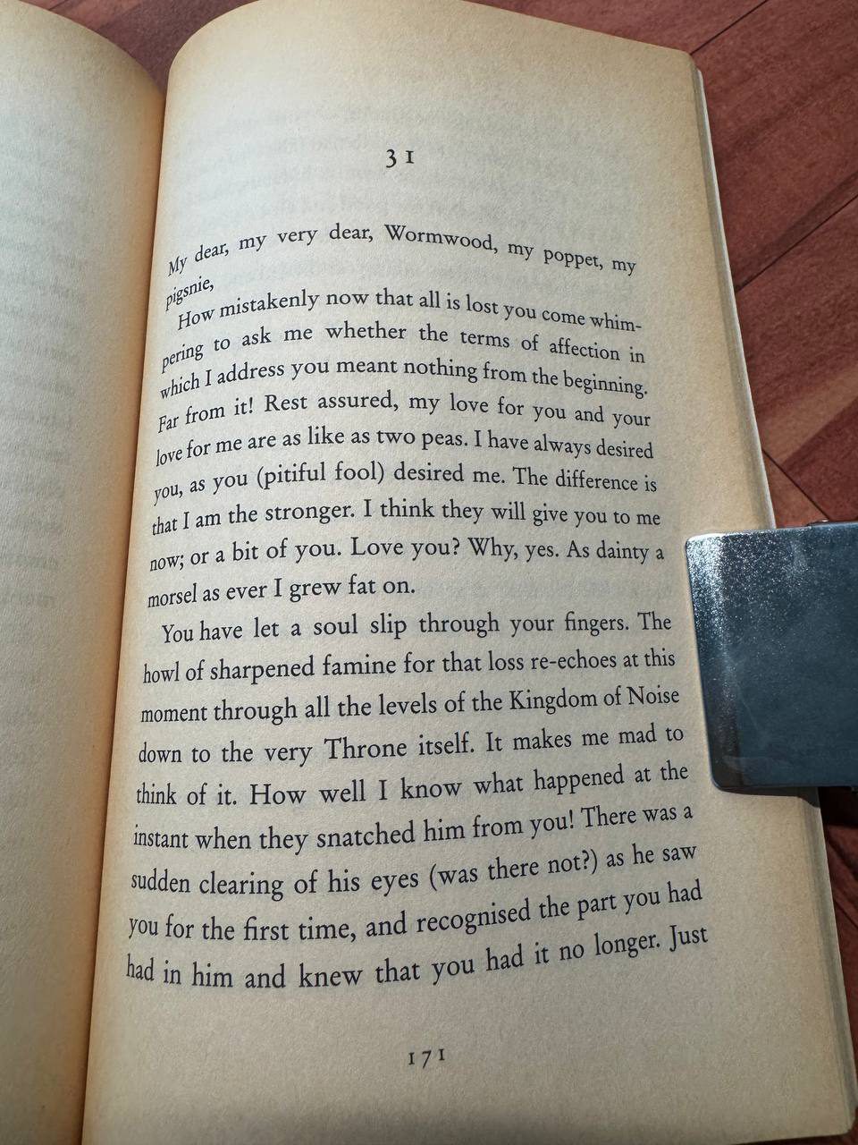 『The Screwtape Letters』最終の第31書簡。「My dear, my very dear, Wormwood, my poppet, my pigsnie」という甘い呼びかけで始まっている