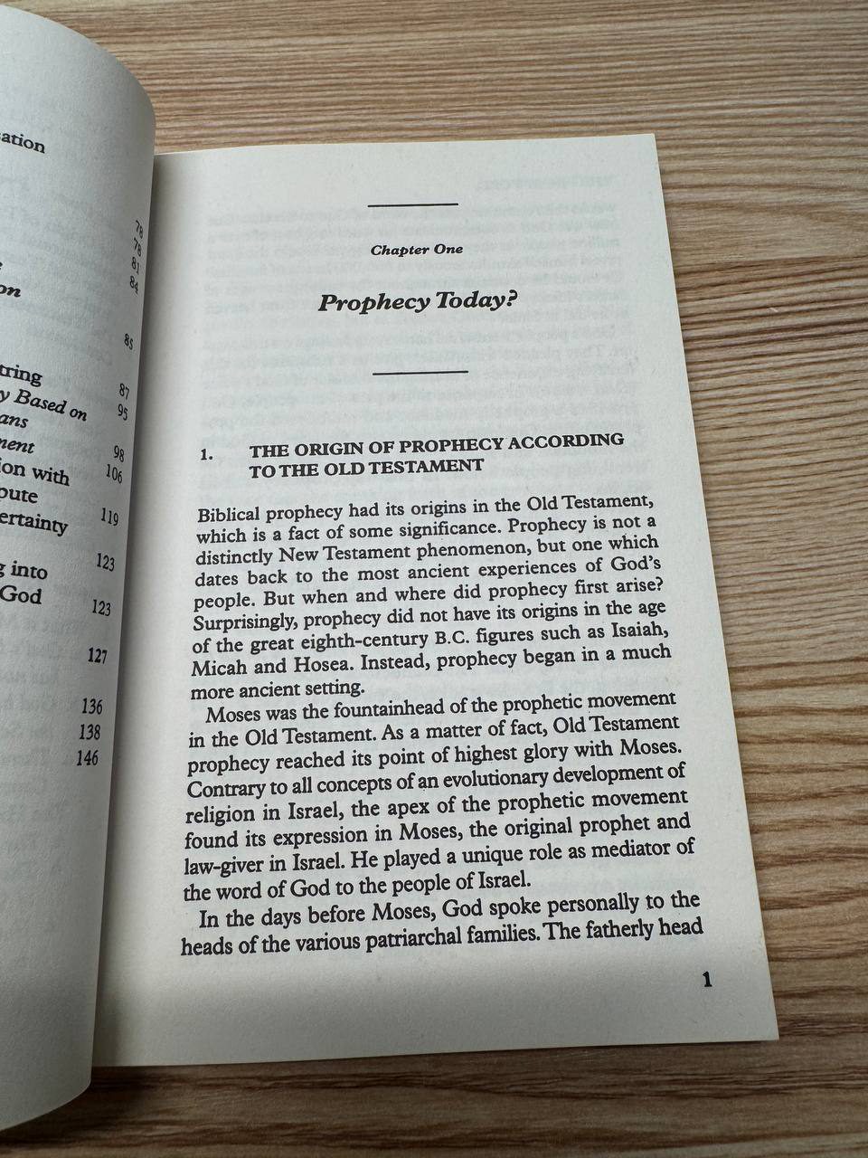 Chapter One『Prophecy Today?』のページ。預言の起源とその発展について説明されている