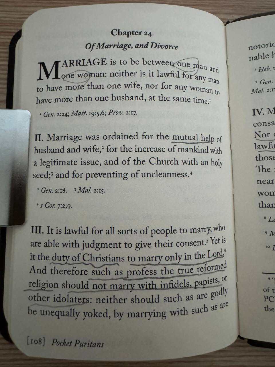 第24章「Of Marriage, and Divorce」のページ。「one man」「one woman」が丸で囲まれ、「should not marry with infidels, papists, or other idolaters」に何本も下線が引かれている