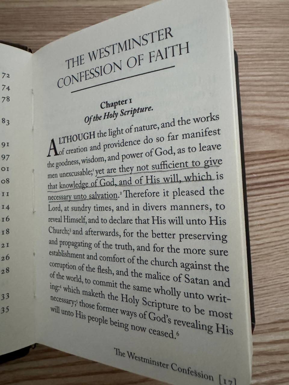 第1章「Of the Holy Scripture」の冒頭ページ。自然の光は神の知識を与えるのに十分ではない、という箇所に鉛筆で下線が引かれている